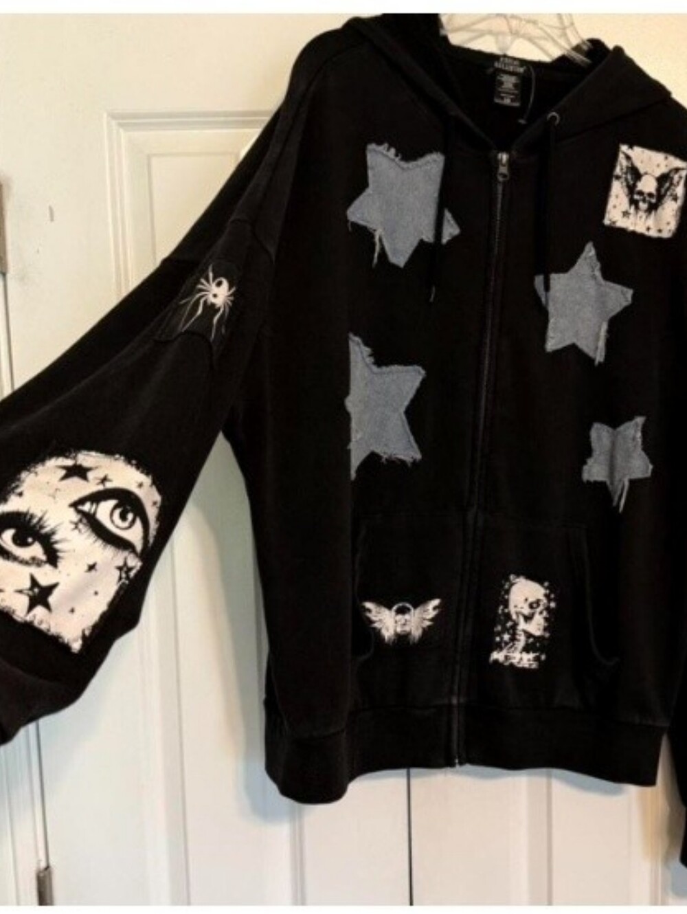 Hot Topic Social Collison Skull Stars Hoodie - Picture 2 of 6